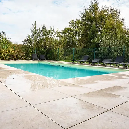 Holiday home Grande Maison Pour 16 Avec Piscine Et Tennis