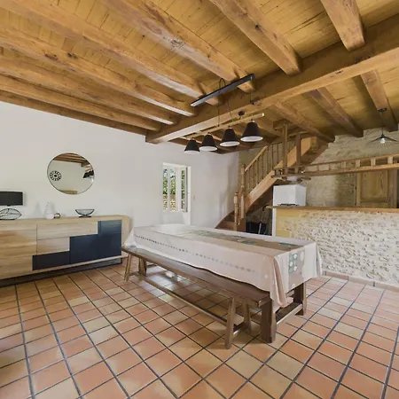 Grande Maison Pour 16 Avec Piscine Et Tennis * La Chapelle-Aubareil